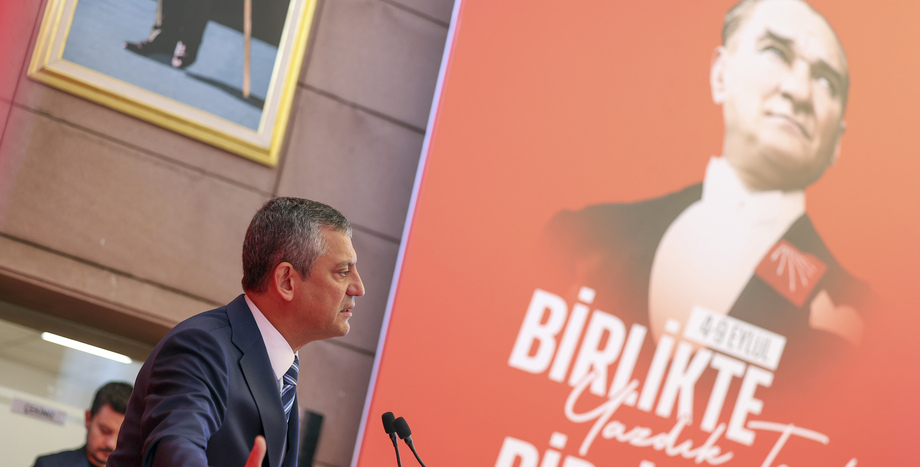 CHP Lideri Özgür Özel: Bu Parti, 106 Yıl Önceki Kararlılığında; Kadroları, O Günkü Kadroların Azim ve Cesaretindedir