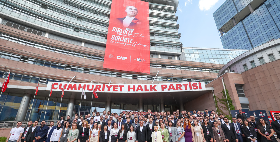 Cumhuriyet Halk Partisi Genel Başkanı Özgür Özel, Gençlerle Bir Araya Geldi