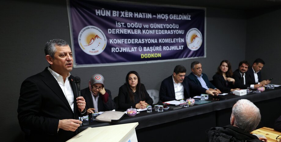 CHP Lideri Özgür Özel, İstanbul Doğu ve Güneydoğu Dernekler Konfederasyonu Üyeleri ile Bir Araya Geldi