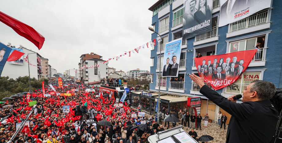 CHP Genel Başkanı Özgür Özel: “Millet Yardım Beklerken Bunlar IBAN Gönderdi, Çadır Sattı”