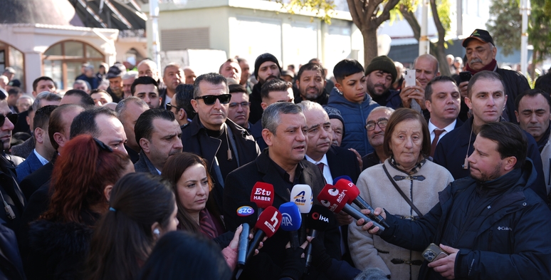 Özgür Özel,CHP,Manisa,Saruhanlı,Muharrem Ekici,Cuma namazı çıkışı açıklaması,CHP haberleri,Özgür Özel Filistin protestosu açıklaması,CHP lideri Saruhanlı ziyareti,İkili Uygulama Demokrasiyle Bağdaşmaz