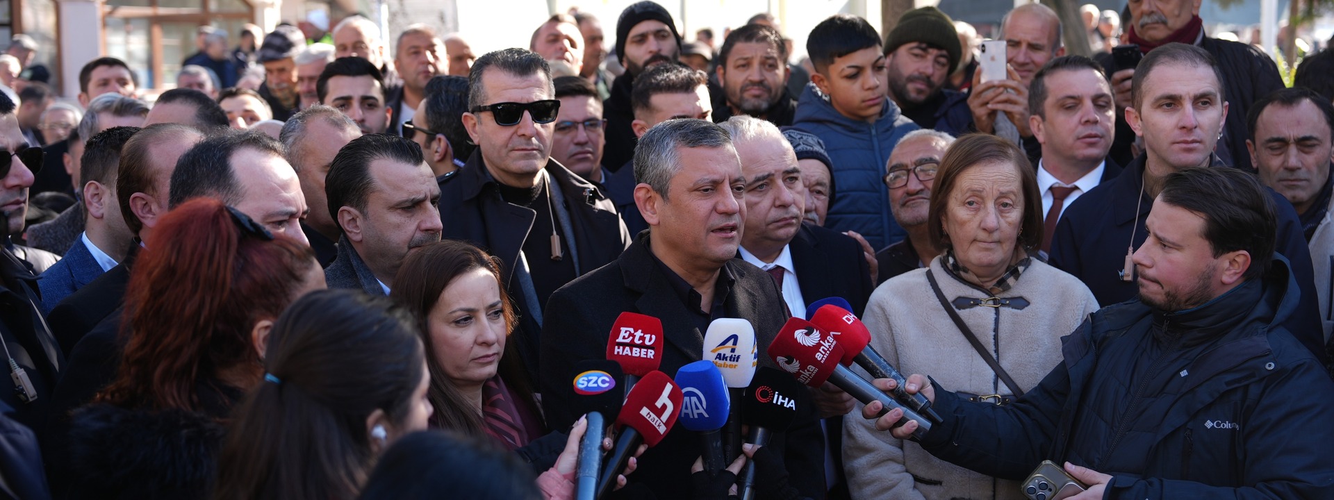 Özgür Özel,CHP,Manisa,Saruhanlı,Muharrem Ekici,Cuma namazı çıkışı açıklaması,CHP haberleri,Özgür Özel Filistin protestosu açıklaması,CHP lideri Saruhanlı ziyareti,İkili Uygulama Demokrasiyle Bağdaşmaz