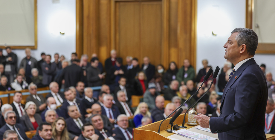 CHP Lideri Özgür Özel,Özgür Özel Grup Toplantısı,CHP Hatay mitingi,emekli adalet nöbeti,İBB araç tahsisi ifşası,sanal kumarla mücadele eylem planı,Kartalkaya davası son durum,Suriye politikası CHP,Ekrem İmamoğlu diploma davası,Emekli Nöbeti,Kartalkaya Davası,Motokurye Boykotu,Araç İfşası,AK Parti döneminde İBB'den 827 araç,Akın Gürlek özel araç tahsisi,Milli Piyango sitesi kumarhane gibi,Türkiye’de 7 milyon kumar bağımlısı