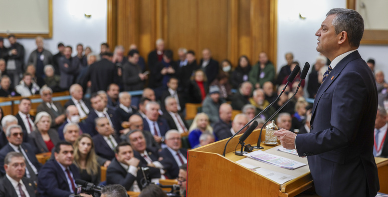 CHP Lideri Özgür Özel,Özgür Özel Grup Toplantısı,CHP Hatay mitingi,emekli adalet nöbeti,İBB araç tahsisi ifşası,sanal kumarla mücadele eylem planı,Kartalkaya davası son durum,Suriye politikası CHP,Ekrem İmamoğlu diploma davası,Emekli Nöbeti,Kartalkaya Davası,Motokurye Boykotu,Araç İfşası,AK Parti döneminde İBB'den 827 araç,Akın Gürlek özel araç tahsisi,Milli Piyango sitesi kumarhane gibi,Türkiye’de 7 milyon kumar bağımlısı
