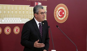 Kartalkaya faciası,Grand Kartal Otel yangını,78 can kaybı,34 çocuk öldü,21 Ocak Kartalkaya yangını,denetimsizlik ve ihmal,Gökhan Günaydın soru önergesi,Kültür ve Turizm Bakanlığı ihmali,Mehmet Nuri Ersoy,TBMM soru önergesi takibi,itfaiye denetim yetkisi neden kaldırıldı,Yangın Yönetmeliği değişiklikleri,CHP denetim faaliyetleri,TMMOB Bolu İKK açıklaması,yağmurlama sistemi zorunluluğu (sprinkler),Binaların Yangından Korunması Hakkında Yönetmelik,Yapı kullanma izni itfaiye raporu,kamu felaketi