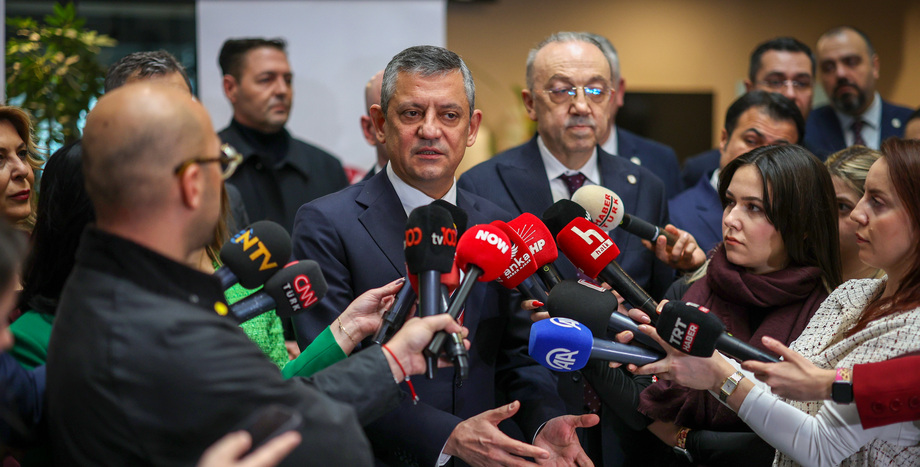 CHP Lideri Özel: Emekliler İçin Teklifimiz, Asgari Ücretle Aradaki 8 Bin Liralık Farkın Tüm Emeklilere Seyyanen Verilmesi