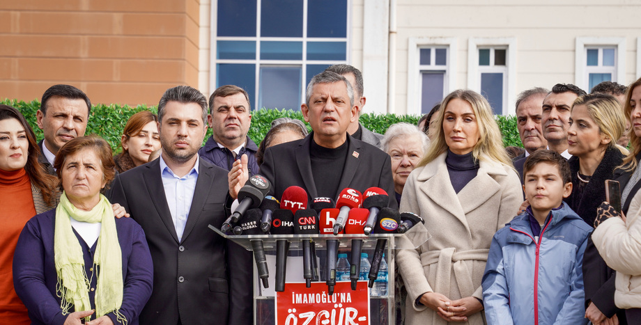 CHP Lideri Özgür Özel Aile Dayanışma Ağı ile Birlikte Açıklama Yaptı: Onları İktidardan Düşüreceğiz, Hepsi Hesap Verecek