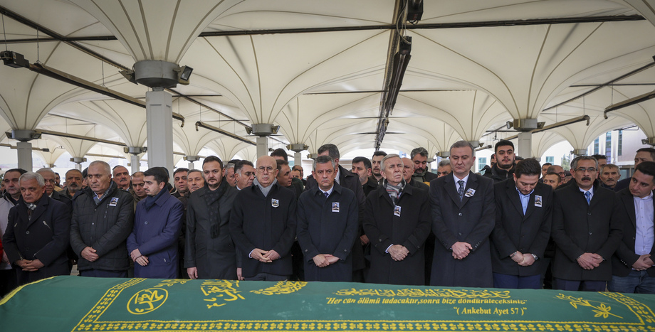 CHP Genel Başkanı Özgür Özel, Serdar Özkanatoğlu’nun Cenaze Törenine Katıldı