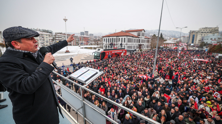 Özgür Özel,CHP,Çankırı Mitingi,Erken Seçim,Millet İradesine Sahip Çıkıyor,Siyaset Haberleri,3 Ocak 2026,Özgür Özel Çankırı Mitinginde Erken Seçim Tarihi Verdi,Geçim Yoksa Seçim Var,Ekrem İmamoğlu ve Hukuki Süreçler,Tarım ve Göç Vurgusu,CHP Erken Seçim Çağrısı 2026