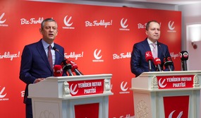 Özgür Özel,Fatih Erbakan,CHP Yeniden Refah Partisi görüşmesi,erken seçim 2026,siyasi kapkaç,belediye başkanı devşirme,muhalefet dayanışması,en düşük emekli maaşı 20 bin TL,emekli öfkesi,geçim sıkıntısı,asgari ücret açlık sınırı,atanmayan öğretmenler,kamu mühendisleri sorunları,Aziz İhsan Aktaş davası,iddianamesiz tutukluluk,Gaziosmanpaşa Belediyesi kumpası,Hakan Bahçetepe iddianame,yargıda ispat yükü,Silivri cezaevi yargılamaları