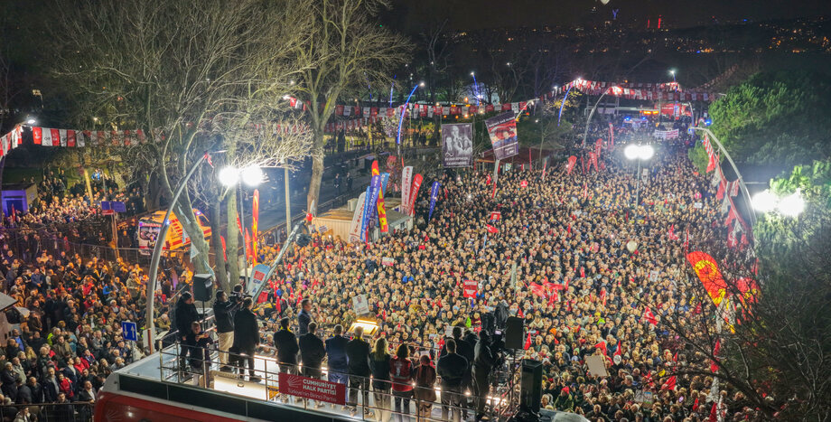 CHP Lideri Özgür Özel: “Emekliye Düzenleme Yapılıp, Maaşları Artırılana Kadar O Meclis’i Terk Etmeyeceğiz”