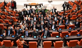 CHP Meclis'i terk etmeme eylemi,Gökhan Günaydın Meclis açıklaması,CHP asgari ücret 39 bin TL talebi,en düşük emekli aylığı intibak düzenlemesi,TBMM CHP eylemi son dakika,emekli maaşı seyyanen zam talebi