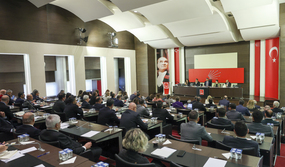 CHP Parti Meclisi bildirgesi,8 Ocak 2026 CHP PM,Özgür Özel ,CHP erken seçim çağrısı 2026,iktidar yürüyüşü yol haritası,Türkiye'nin birinci partisi CHP,halkçı belediyecilik,yerelden genele iktidar,siyasal baskılarla mücadele,ekonomik kriz çözüm önerileri,asgari ücret açlık sınırı,emekli maaşları TBMM nöbeti,seyyanen zam talebi,Güçlü Yurttaş Güvenli Gelecek programı,kapsayıcı kalkınma stratejisi,adil paylaşım ve sosyal devlet,19 Mart darbesi nedir,Ekrem İmamoğlu Cumhurbaşkanı adayı,İmamoğlu davası son durum,kayyum uygulamalarına tepki,yargı baskısı ve demokrasi mücadelesi,Milli Dayanışma Kardeşlik ve Demokrasi Komisyonu,Kürt sorunu demokratik çözüm,Suriyeli sığınmacıların geri dönüşü,Suriye entegrasyon görüşmeleri,Venezuela ABD müdahalesi CHP yorumu,İran toplumsal olayları ve Türkiye,sınır güvenliği ve göç riski,kural temelli dış politika