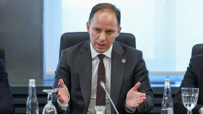 Deniz Yavuzyılmaz,Zafer Havalimanı Çinli şirkete satış,CHP,IC İçtaş Zafer Havalimanı satışı,Guangxi Airport Group Zafer Havalimanı,Yap-İşlet-Devret (YİD) projeleri,2044 kamuya devir tarihi,Hazine garantili projeler,208 milyon Euro garanti ödemesi,Zafer Havalimanı yapım maliyeti 50 milyon Euro,Hazine zararı,kamu kaynaklarının kullanımı,döviz bazlı garanti ödemeleri,yüzde 97 hata payı,DHMİ resmi istatistikleri,Sayıştay Zafer Havalimanı raporu,AKP ekonomi politikası eleştirisi,Hazineyi hortumlamak,Halkın vergileri nereye gidiyor,kamu zararı rekoru