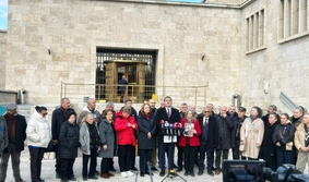 Ulaş Karasu emekli maaşları açıklaması,CHP Meclis nöbeti eylemi,emekli maaşı zammı tepkisi,en düşük emekli maaşı 2026,39 bin TL asgari ücret talebi,CHP İşçi ve Memur Sendikaları Genel Başkan Yardımcısı,KESK,Tüm Yerel Sen,Tüm Emeklilerin Sendikası 2021,DİSK Dev Emekli-Sen,Tüm Emeklilerin Sendikası,Bağımsız Emekliler Sendikası,Emekli Meclisleri Sendikası,Staj ve Çıraklık Mağdurları Federasyonu,Emeklilikte Adalet Derneği,EYT Derneği