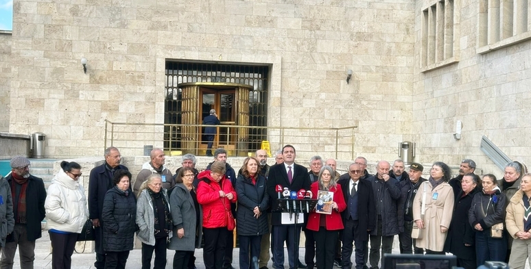 Ulaş Karasu emekli maaşları açıklaması,CHP Meclis nöbeti eylemi,emekli maaşı zammı tepkisi,en düşük emekli maaşı 2026,39 bin TL asgari ücret talebi,CHP İşçi ve Memur Sendikaları Genel Başkan Yardımcısı,KESK,Tüm Yerel Sen,Tüm Emeklilerin Sendikası 2021,DİSK Dev Emekli-Sen,Tüm Emeklilerin Sendikası,Bağımsız Emekliler Sendikası,Emekli Meclisleri Sendikası,Staj ve Çıraklık Mağdurları Federasyonu,Emeklilikte Adalet Derneği,EYT Derneği