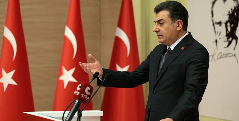 Zeynel Emre,CHP Sözcüsü,CHP Meclis nöbeti,emekli maaşı 39 bin TL olsun,asgari ücret açlık sınırı 2026,geçim yoksa seçim var,yoksulluk sınırı ve emekli aylıkları,TBMM 7/24 nöbet,Tayfun Kahraman MS hastası felç riski,hasta tutuklulara özgürlük,infaz düzenlemesi eleştirisi,yargı sopası ve siyasi davalar,hukuksuz tutuklamalar CHP,2026 erken seçim yılı,CHP PM sonuç bildirgesi 8 Ocak,AK Parti üye sayısı sahteciliği,e-devlet parti üyeliği kontrolü,Cumhur İttifakı bütçe eleştirisi,halkçı belediyecilik ve yurt sorunu,Suriye Halep son durum CHP,İran toplumsal olayları ve Türkiye,Venezuela Maduro ve Trump ilişkisi,Büyük Ortadoğu Projesi eş başkanı,Türkiye'nin sınır güvenliği ve göç riski