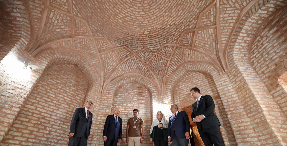 CHP Genel Başkanı Kemal Kılıçdaroğlu, Cizre’de Kırmızı Medrese’yi Ziyaret Etti