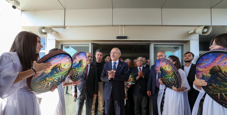 Cumhuriyet Halk Partisi Genel Başkanı Kemal Kılıçdaroğlu, Şırnak Şerafettin Elçi Havalimanı’nda Coşkuyla Karşılandı