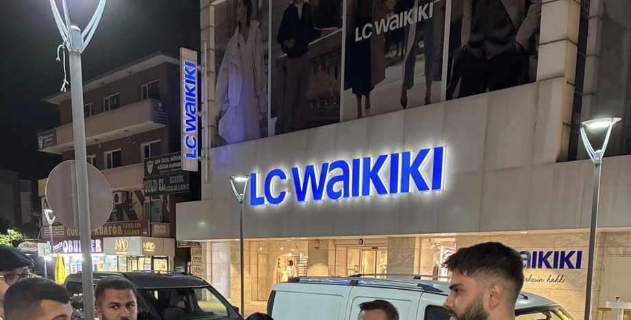 CHP Gençlik Kolları Genel Başkanı Berfin Karan’dan Ankara Sincan’da Esnaf ve Gençlik Buluşması