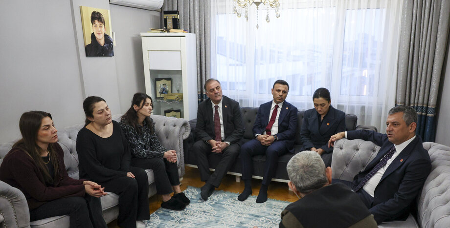 CHP Genel Başkanı Özgür Özel'den Atlas Çağlayan’ın Ailesine Taziye Ziyareti