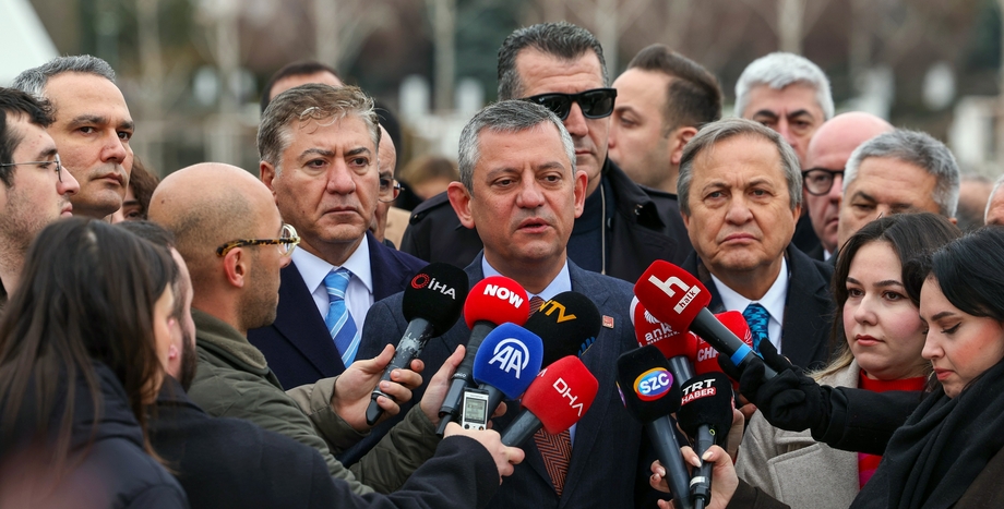 Cumhuriyet Halk Partisi Genel Başkanı Özgür Özel: “Erdoğan, Yargı Eliyle Darbe Girişiminin Altına İmza Attı”