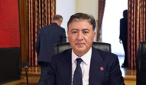 Murat Emir,Milli Dayanışma Kardeşlik ve Demokrasi Komisyonu,TBMM Komisyon Raporu,demokratikleşme önerileri,hukuk devleti,toplumsal barış,Murat Emir komisyon raporu değerlendirmesi,demokrasi komisyonu raporu yasal düzenleme önerileri,Anayasa Mahkemesi kararlarına uyum vurgusu,Türkiye demokratikleşme ve hukuk standartları 2026,Can Atalay ve Tayfun Kahraman hukuksuzluk eleştirisi,Numan Kurtulmuş,nitelikli çoğunluk,AİHM kararları,üniter devlet yapısı,kayyum uygulamaları,masumiyet karinesi,ortak akıl raporu,İlk 5 Bölüm ve İdeolojik Dil Sorunu,Yasal Düzenleme ve Demokratikleşme Önerilerinin Önemi,Cumhuriyetin Temel Nitelikleri ve Üniter Devlet Vurgusu