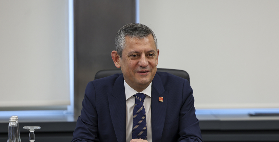 CHP Lideri Özgür Özel: Ramazan Ayının Tüm İnsanlığa Sağlık, Huzur, Barış ve Bereket Getirmesini Temenni Ediyorum