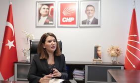 Gökçe Gökçen,Milli Birlik Dayanışma ve Kardeşlik Komisyonu,TBMM Ortak Raporu,Ahmet Özer,Esenyurt Kayyumu,İzmir Milletvekili,CHP Genel Başkan Yardımcısı,CHP Hukuk Politikaları,toplumsal barış,Milli Birlik Komisyonu ortak raporu tam metni 2026,Ahmet Özer davası taziye telefonu gerekçesi,Esenyurt belediye başkanı görevine iade edilecek mi?,Gökçe Gökçen kayyum uygulamaları eleştirisi,Kürtlerin temsili ve seçim stratejisi yargı konusu olur mu?,antidemokratik baskılar,çatışma çözümü akademisyenleri,siyaset bilimi ve yargı,vicdan ve ahlak vurgusu,kent uzlaşısı tahliyeleri