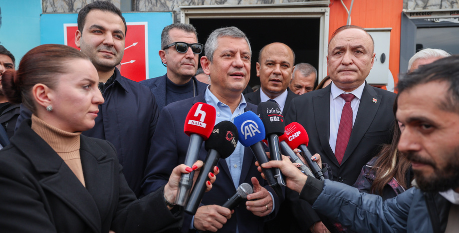 CHP Genel Başkanı Özgür Özel: “Deprem Bölgesinde Darbe Paranoyasına Girdiler, Orduyu Kışladan Çıkarmadılar”