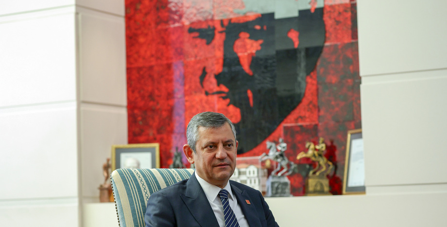 CHP Lideri Özgür Özel: "Tüm İslam Aleminin ve Yurttaşlarımızın Berat Kandili Mübarek Olsun"