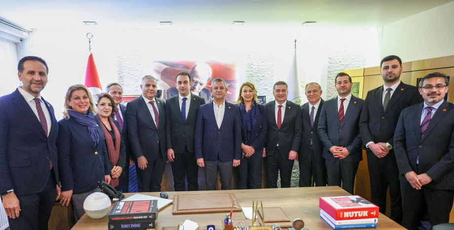 CHP Genel Başkanı Özgür Özel, Defne Belediye Başkanı Özgün'ü Ziyaret Etti