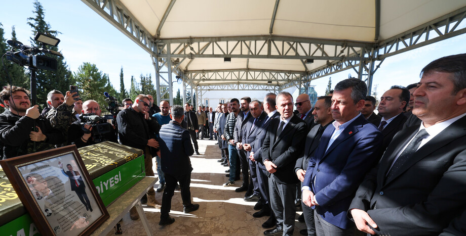 CHP Genel Başkanı Özgür Özel, Zeynal Bakır'ın Cenaze Törenine Katıldı