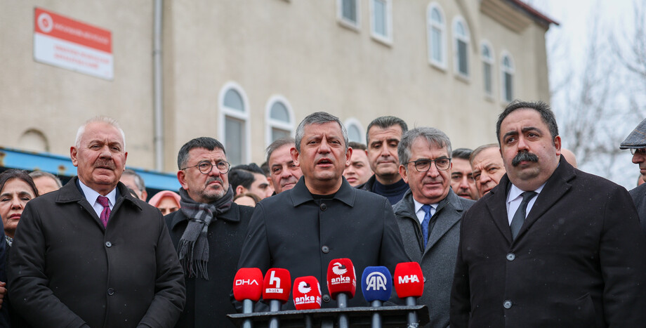 CHP Lideri Özgür Özel:  “Deprem Konutlarından Para Almayacağını İlan Etsin, Ağız Dolusu Teşekkür Edeceğim Tayyip Bey’e”