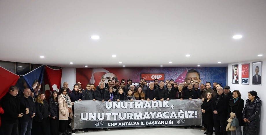 CHP ANTALYA İL BAŞKANLIĞI’NDA 6 ŞUBAT DEPREM ŞEHİTLERİ ANILDI