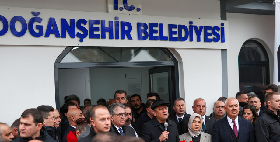 CHP Lideri Özgür Özel: “26 Bin Personel Çalışmış; ‘CHP Hiç Yoktu’ Diyor, Tayyip Bey Kul Hakkı Yiyor”