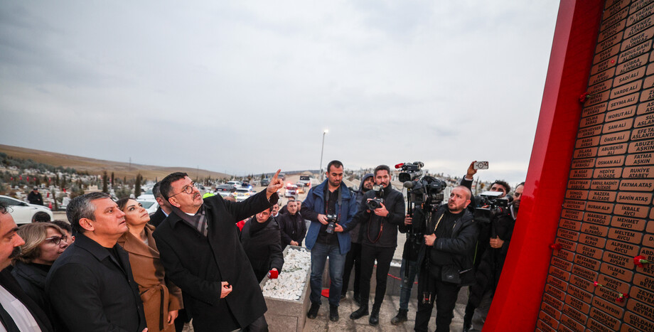 Cumhuriyet Halk Partisi Genel Başkanı Özgür Özel, Malatya'da...