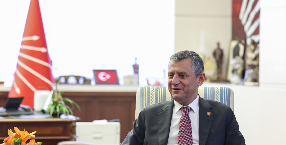 CHP Genel Başkanı Özgür Özel'den Galatasaray'a Tebrik Mesajı