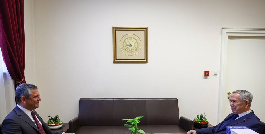 CHP Genel Başkanı Özgür Özel, Eski TBMM Başkanı Bülent Arınç'ı Ziyaret Etti