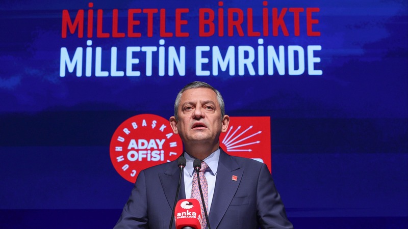 Özgür Özel,CHP,Parlamenter Demokrasi, Cumhurbaşkanlığı Aday Ofisi, Türkiye İttifakı,Vergi Reformu,Adalet Reformu, Ekrem İmamoğlu Silivri,Güçlü Meclis ve parlamenter sistem,Kuvvetler ayrılığı anayasal düzen,Sivil darbe ve ara rejim eleştirisi,Bağımsız yargı reformu paketi,AYM ve AİHM kararlarına uyum sözü,Dolaylı vergi oranlarının düşürülmesi,Adil vergi sistemi reformu,Emekli maaşı asgari ücret eşitleme,Bayram ikramiyesi asgari ücret vaadi,Doğalgaz ve elektrik faturası desteği,ÖTV’siz tırnak makası ve ev aletleri,Temel Vatandaşlık Geliri nedir?,Ücretsiz okul yemeği ve su vaadi,Kamuda mülakatın kaldırılması,Kiralık sosyal konut projesi TOKİ,İstanbul Sözleşmesi’ne geri dönüş,Öğretmen ve sağlık çalışanı atamaları,Alım garantili tarım modeli,Çiftçi mazotundan verginin kaldırılması,Çiftçi borç faizlerinin silinmesi,Türkiye Planlama Teşkilatı'nın kurulması,Avrupa Birliği tam üyelik ve vizesiz Avrupa,İran saldırısı CHP tutumu,Savunma sanayi personel hakları,Astsubay ve binbaşı makam tazminatı,"CHP iktidarında emekli maaşları ne kadar olacak?","Temel vatandaşlık geliri kimlere verilecek?","Özgür Özel 2 Mart konuşması tam metni","Ekrem İmamoğlu aday olabilecek mi?"