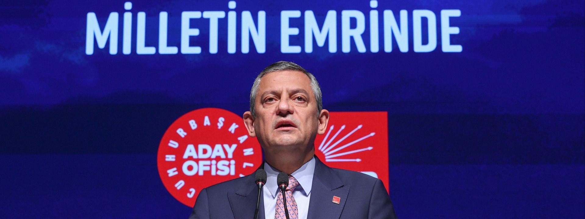 Özgür Özel,CHP,Parlamenter Demokrasi, Cumhurbaşkanlığı Aday Ofisi, Türkiye İttifakı,Vergi Reformu,Adalet Reformu, Ekrem İmamoğlu Silivri,Güçlü Meclis ve parlamenter sistem,Kuvvetler ayrılığı anayasal düzen,Sivil darbe ve ara rejim eleştirisi,Bağımsız yargı reformu paketi,AYM ve AİHM kararlarına uyum sözü,Dolaylı vergi oranlarının düşürülmesi,Adil vergi sistemi reformu,Emekli maaşı asgari ücret eşitleme,Bayram ikramiyesi asgari ücret vaadi,Doğalgaz ve elektrik faturası desteği,ÖTV’siz tırnak makası ve ev aletleri,Temel Vatandaşlık Geliri nedir?,Ücretsiz okul yemeği ve su vaadi,Kamuda mülakatın kaldırılması,Kiralık sosyal konut projesi TOKİ,İstanbul Sözleşmesi’ne geri dönüş,Öğretmen ve sağlık çalışanı atamaları,Alım garantili tarım modeli,Çiftçi mazotundan verginin kaldırılması,Çiftçi borç faizlerinin silinmesi,Türkiye Planlama Teşkilatı'nın kurulması,Avrupa Birliği tam üyelik ve vizesiz Avrupa,İran saldırısı CHP tutumu,Savunma sanayi personel hakları,Astsubay ve binbaşı makam tazminatı,"CHP iktidarında emekli maaşları ne kadar olacak?","Temel vatandaşlık geliri kimlere verilecek?","Özgür Özel 2 Mart konuşması tam metni","Ekrem İmamoğlu aday olabilecek mi?"