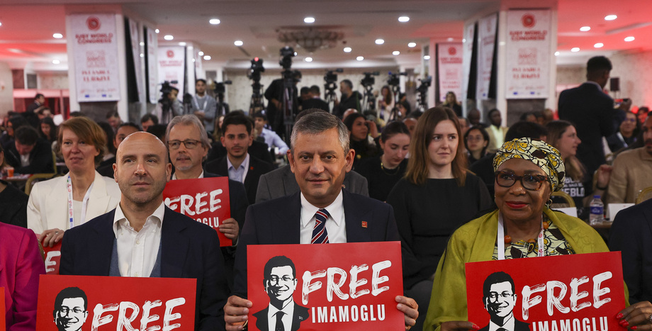 Cumhuriyet Halk Partisi Genel Başkanı Özgür Özel, 150 Ülkeden 250 Gence Seslendi