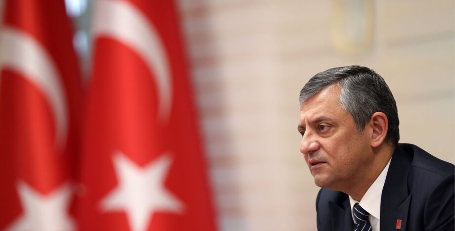 CHP Genel Başkanı Özgür Özel’den, İsrail’de Gazetecilerimizin Gözaltına Alınmasına Tepki