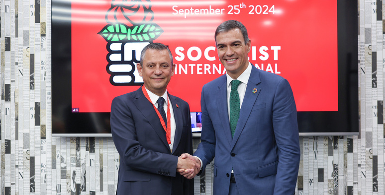 Özgür Özel,Pedro Sánchez,Cumhuriyet Halk Partisi,Sosyalist Enternasyonal,Uluslararası Hukuk,Diplomasi Çağrısı,ABD İran Saldırısı,İsrail İran Gerilimi,Orta Doğu Barışı,Bölgesel İstikrar,Ekonomik Misilleme Tehdidi,İlerici Hareket,Çok Taraflılık,Donald Trump İspanya Açıklaması,İnsani Hukuk,Demokratik Hesap Verebilirlik