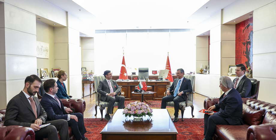 CHP Genel Başkanı Özgür Özel, Bulgaristan Büyükelçisi Cholakov’u Kabul Etti