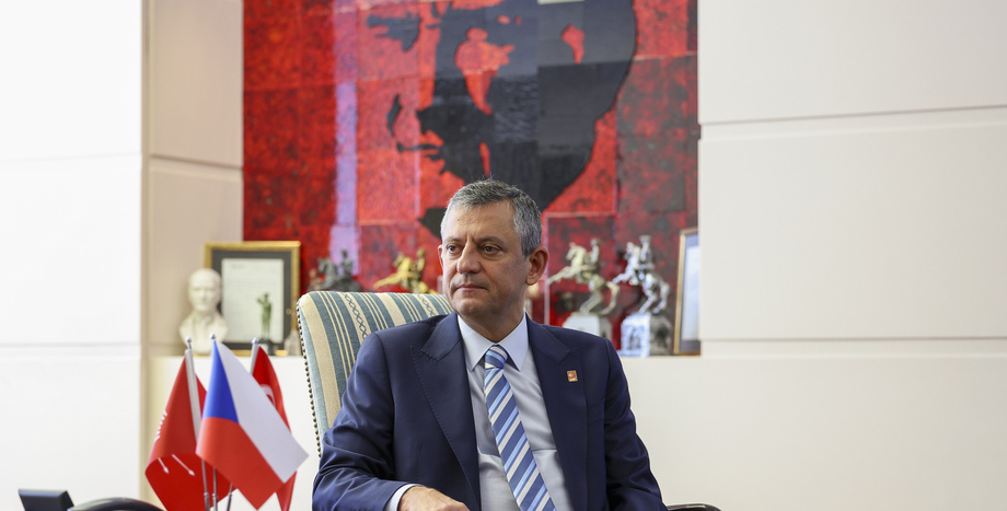 CHP Genel Başkanı Özgür Özel, Gazeteci Çetin Emeç'i Andı