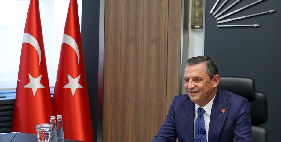 CHP Lideri Özgür Özel, Dünya Kupası'na Katılmaya Hak Kazanan A Milli Takım'ını Tebrik Etti