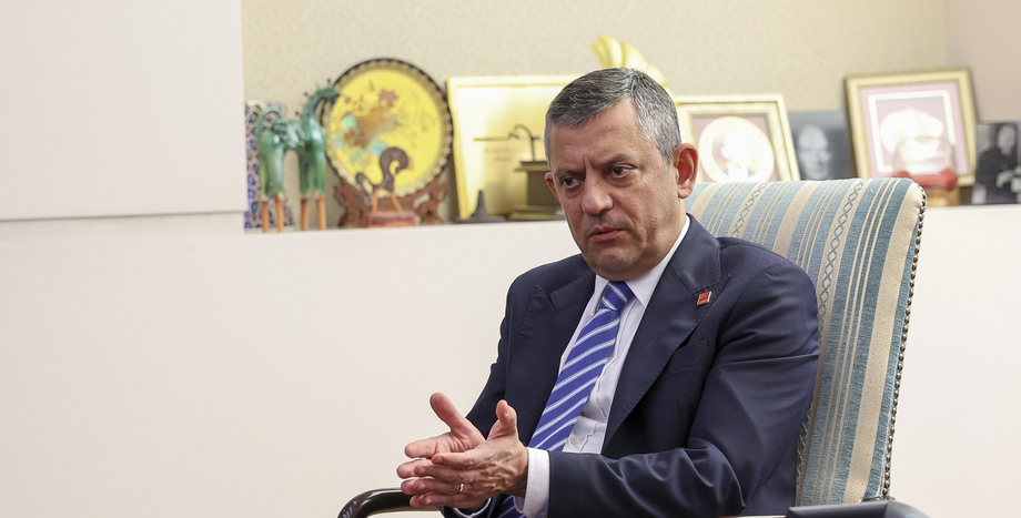 CHP Genel Başkanı Özgür Özel'den İkizköylü Esra Işık'ın Tutuklanmasına Tepki