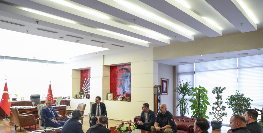 Cumhuriyet Halk Partisi Genel Başkanı Özgür Özel, 10 Nisan Polis Günü’nü Kutladı