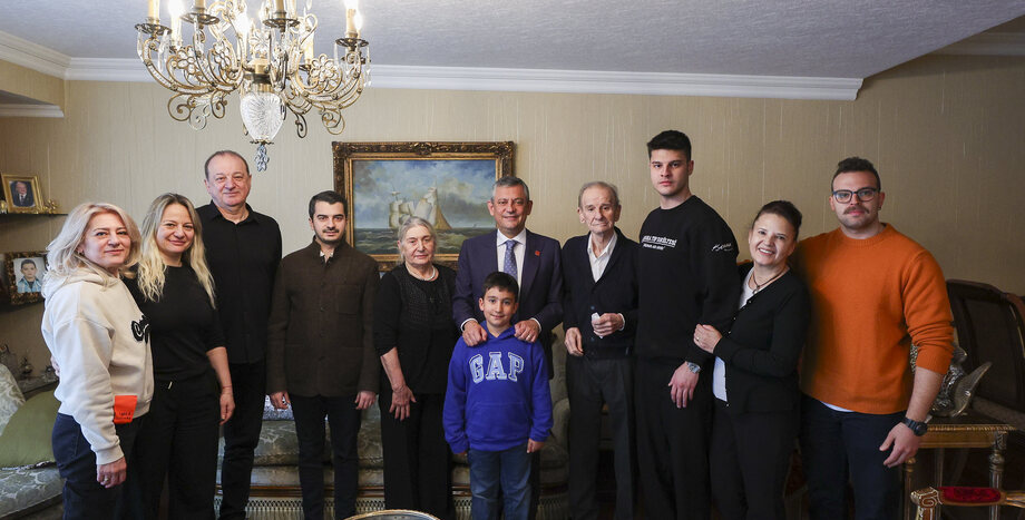 Cumhuriyet Halk Partisi Genel Başkanı Özgür Özel, Cevdet Selvi’yi Ziyaret Etti